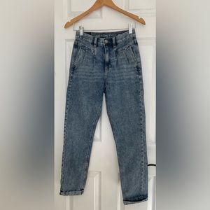 American Eagle High-Rise Blue Jeans